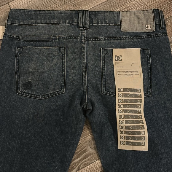 DC STRAIGHT VINTAGE II LOW RISE SIZE 28 NWT BLUE JEANS - Picture 1 of 7